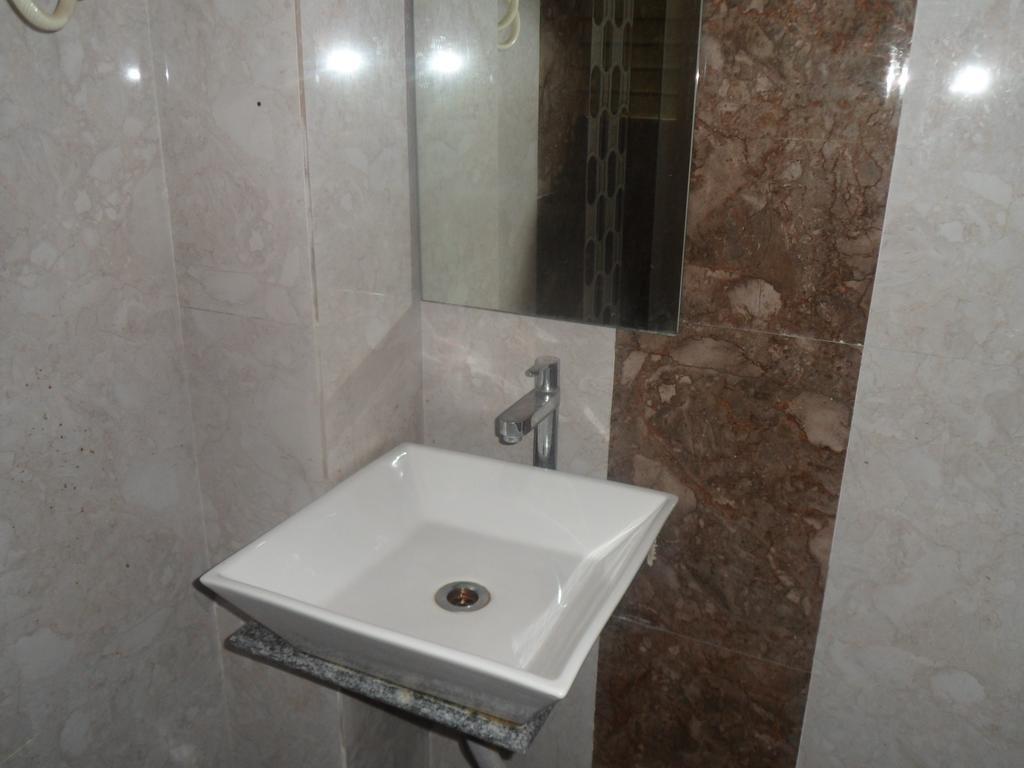 Hotel Canada Palace Watuwa Kültér fotó