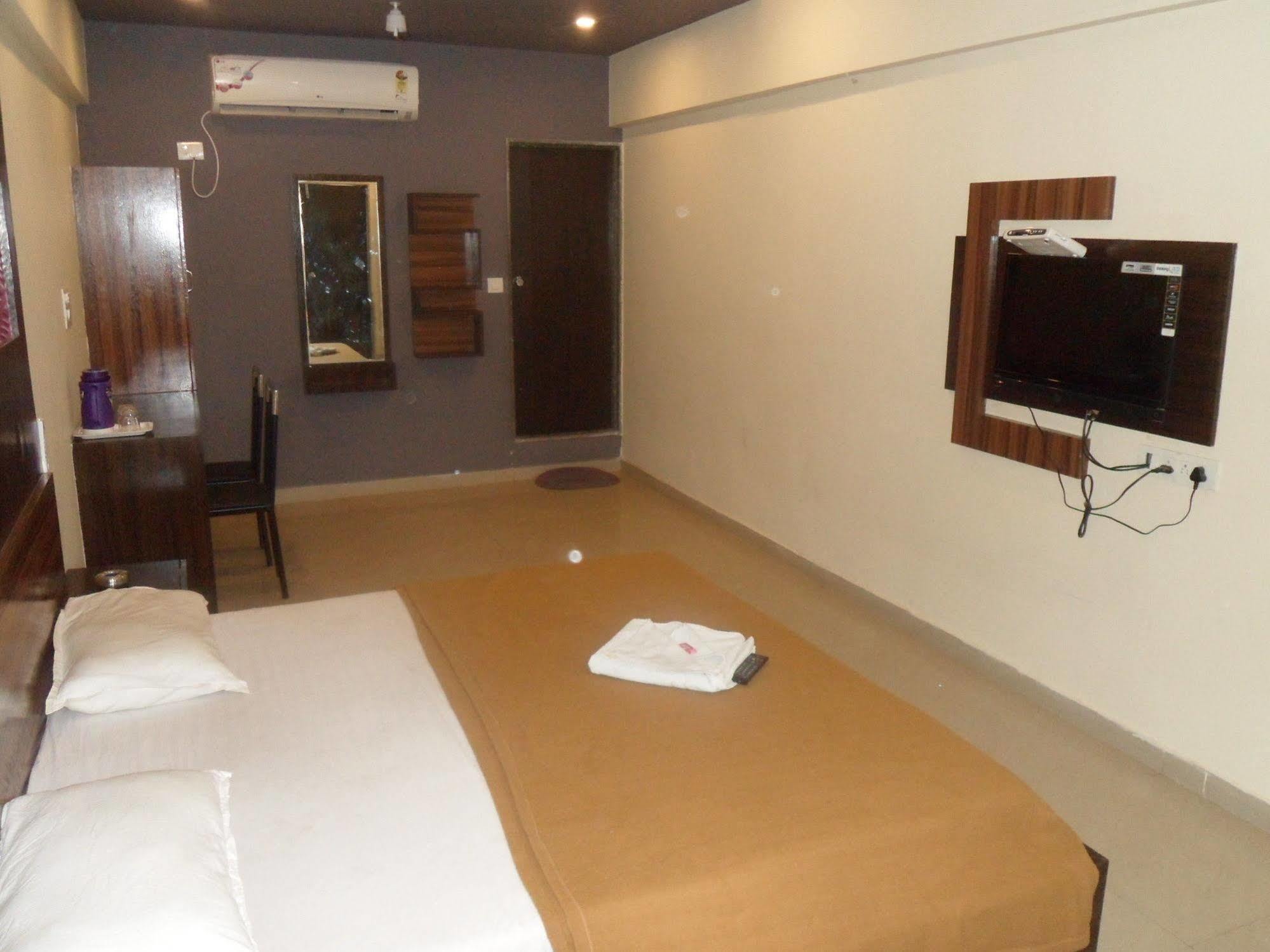 Hotel Canada Palace Watuwa Kültér fotó